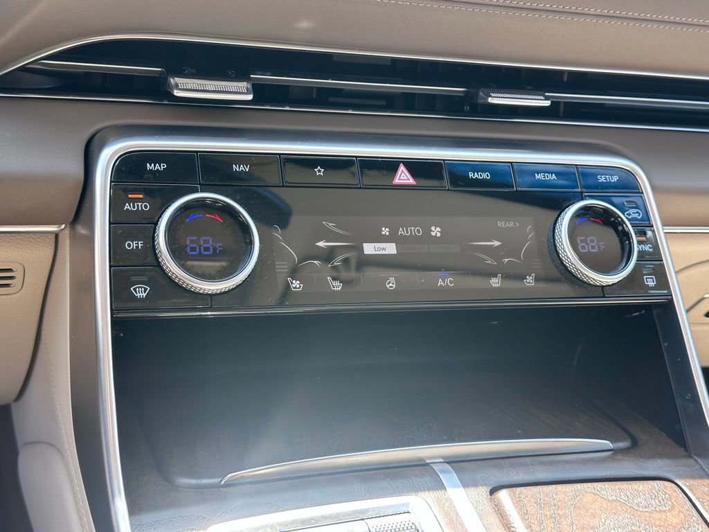 Used 2024 Genesis GV80 2.5T w/ Prestige Package AWD/4WD image 17