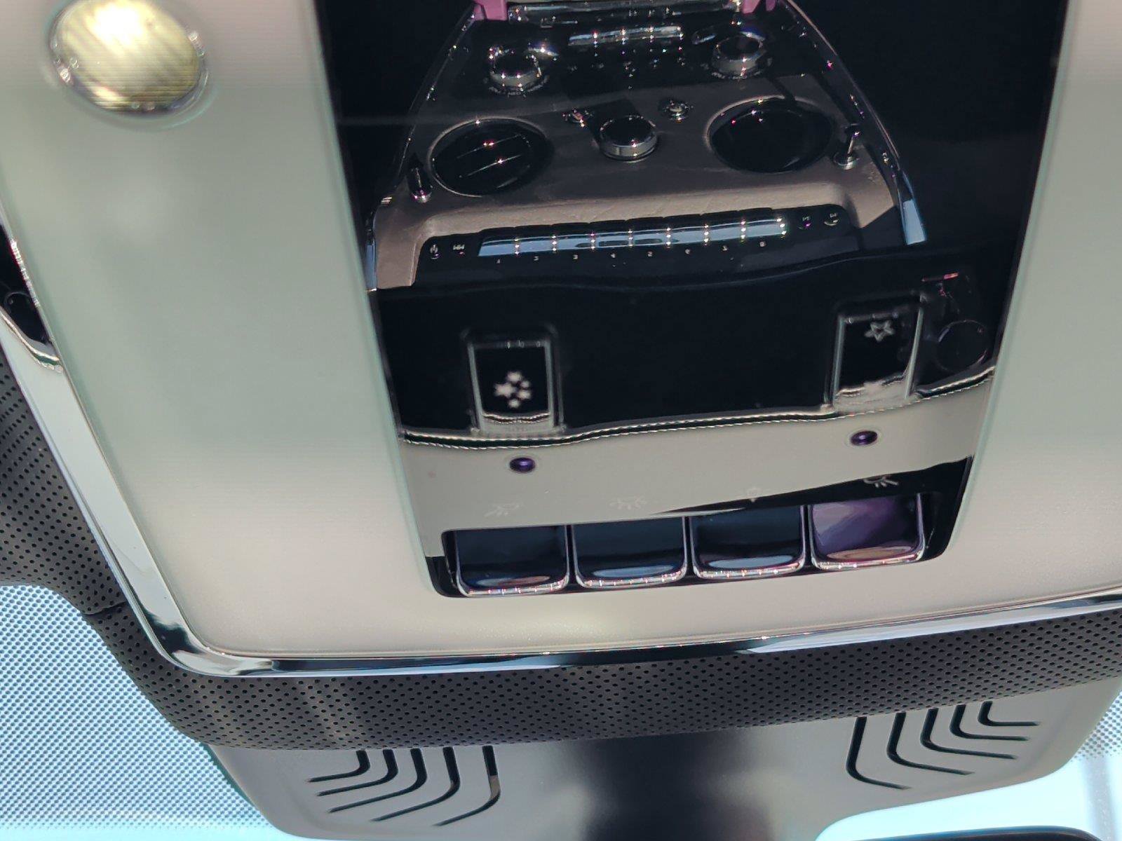 Used 2025 Rolls-Royce Cullinan AWD/4WD image 30