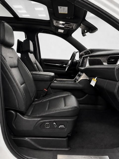 Used 2023 GMC Yukon Denali w/ Advanced Technology Package AWD/4WD image 21