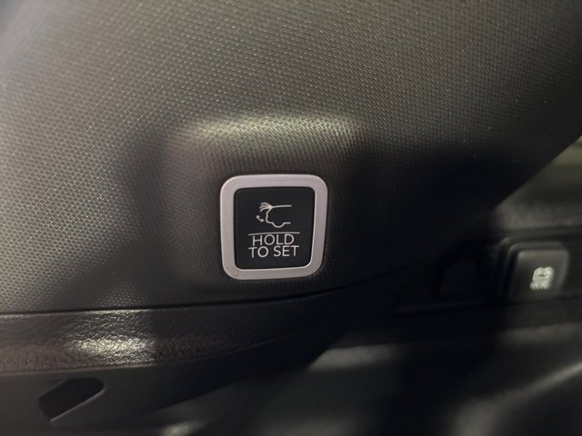 Used 2023 Jeep Grand Cherokee Limited image 11