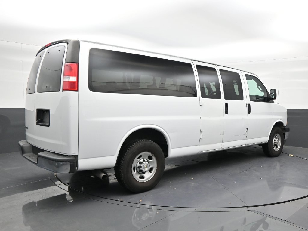 Used 2022 Chevrolet Express 3500 LS w/ Chrome Appearance Package RWD image 5