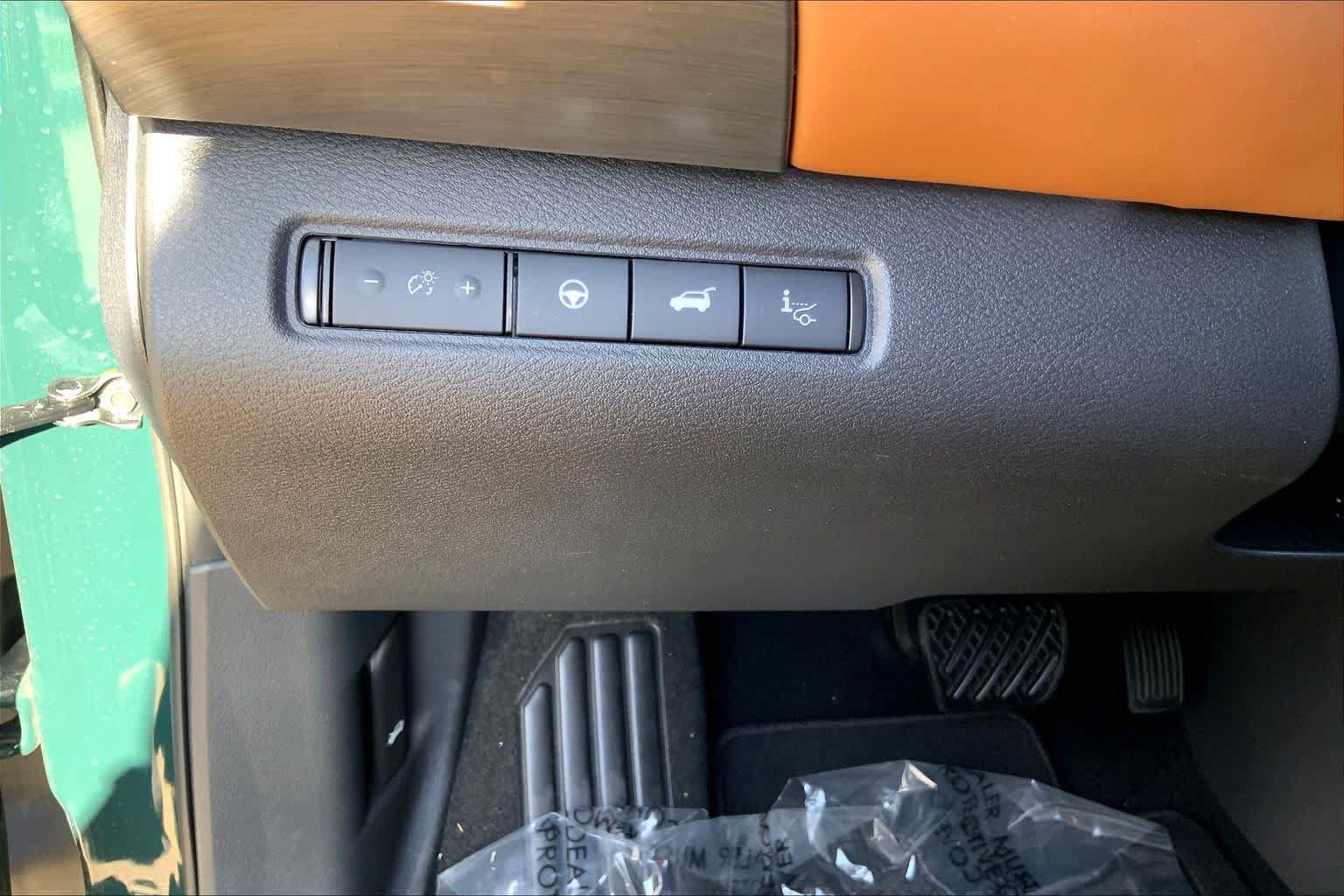 Used 2025 Nissan Pathfinder Platinum w/ Cargo Package FWD image 32