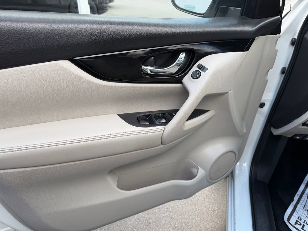 Used 2018 Nissan Rogue Sport SV w/ SV All-Weather Package image 13