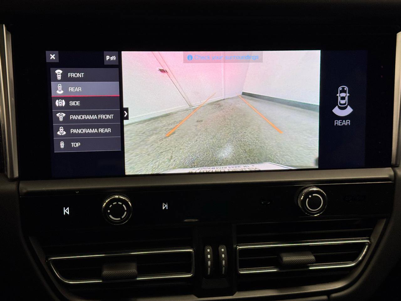 Used 2023 Porsche Macan GTS w/ GTS Sport Package image 23