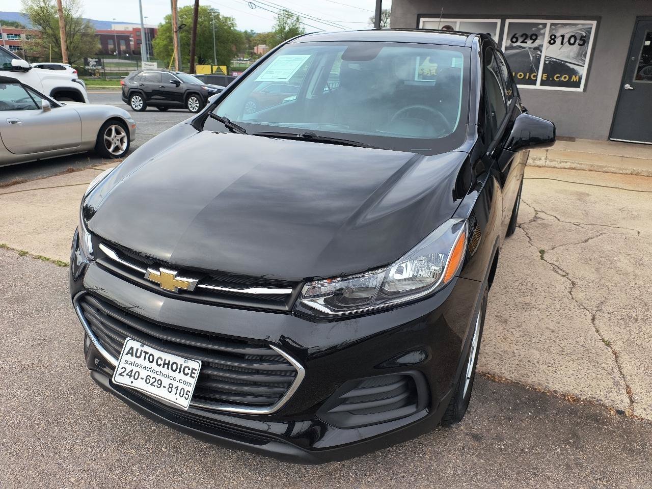 Used 2020 Chevrolet Trax LS AWD/4WD image 2