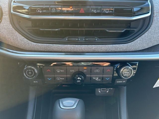 New 2024 Jeep Compass Latitude w/ Sun and Sound Group image 19