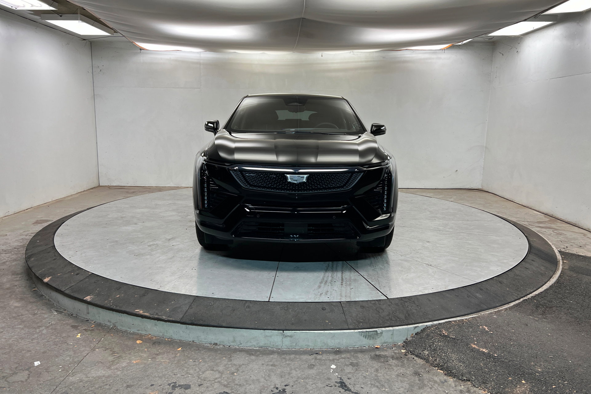 New 2026 Cadillac Optiq Sport 2 w/ LPO, Floor Liner Package AWD/4WD image 9