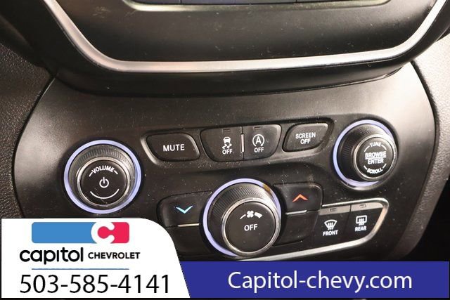 Used 2019 Jeep Cherokee Latitude Plus w/ Cold Weather Group FWD image 21