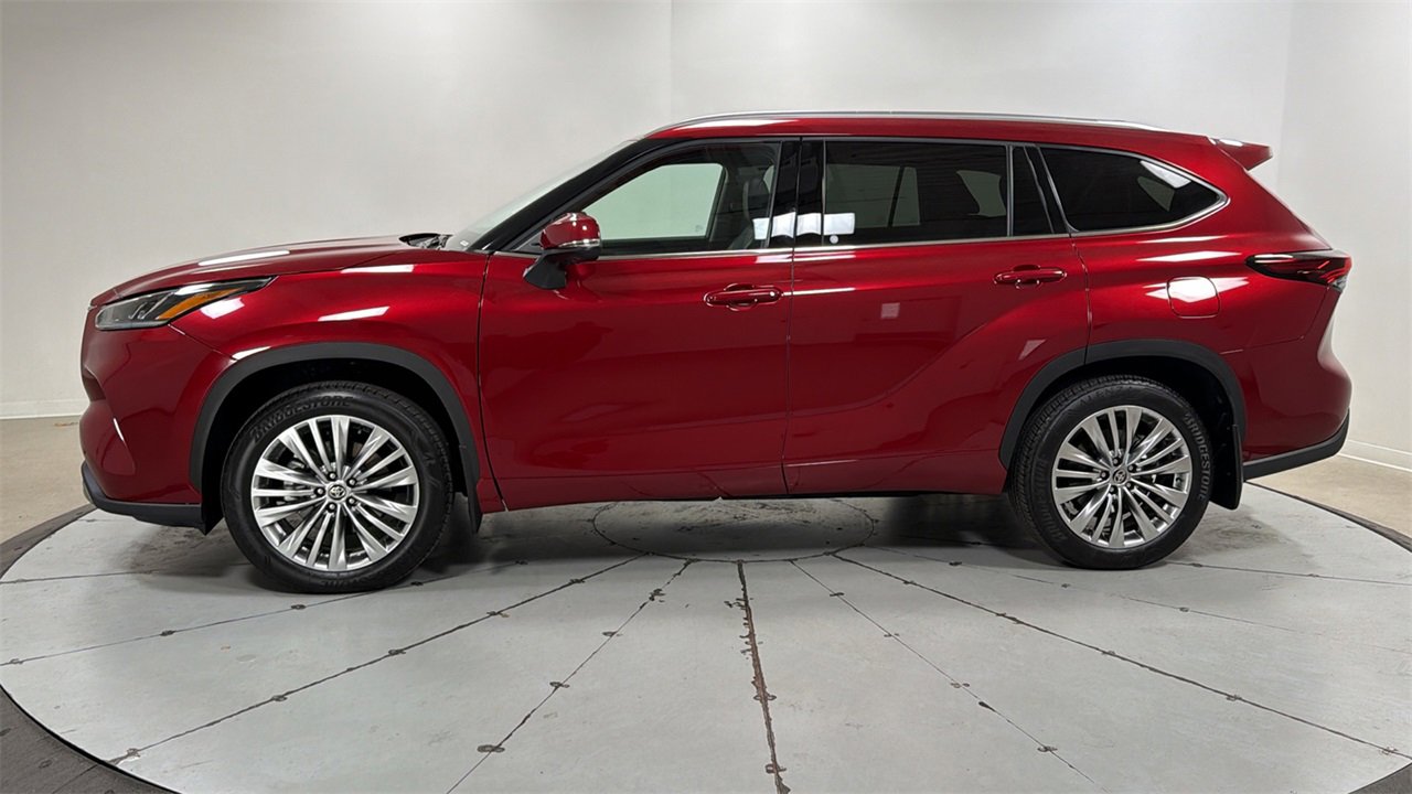 Certified 2025 Toyota Highlander Platinum image 8