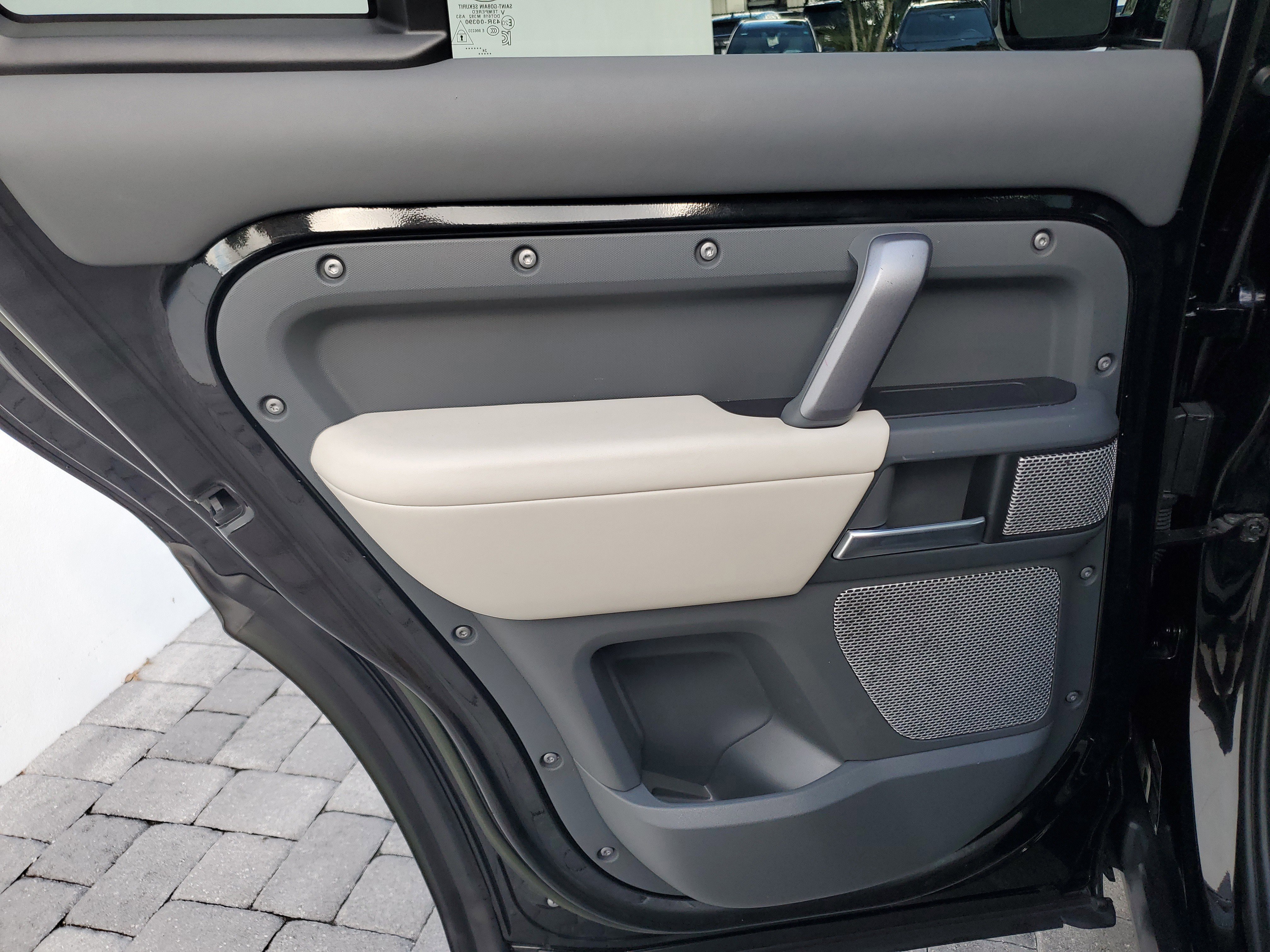 Used 2023 Land Rover Defender 130 X-Dynamic SE image 10