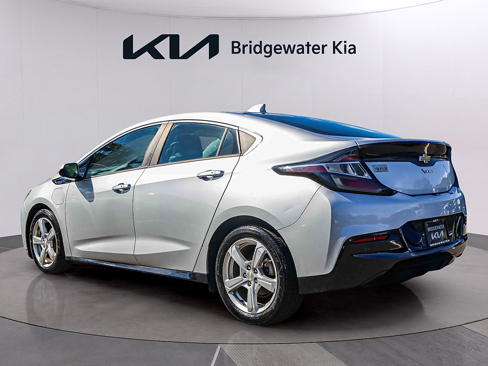 Used 2017 Chevrolet Volt LT w/ Comfort Package FWD image 4