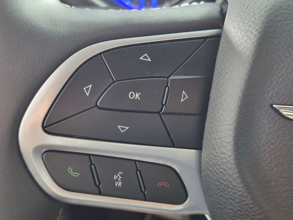 Used 2024 Chrysler Pacifica Touring-L FWD image 16