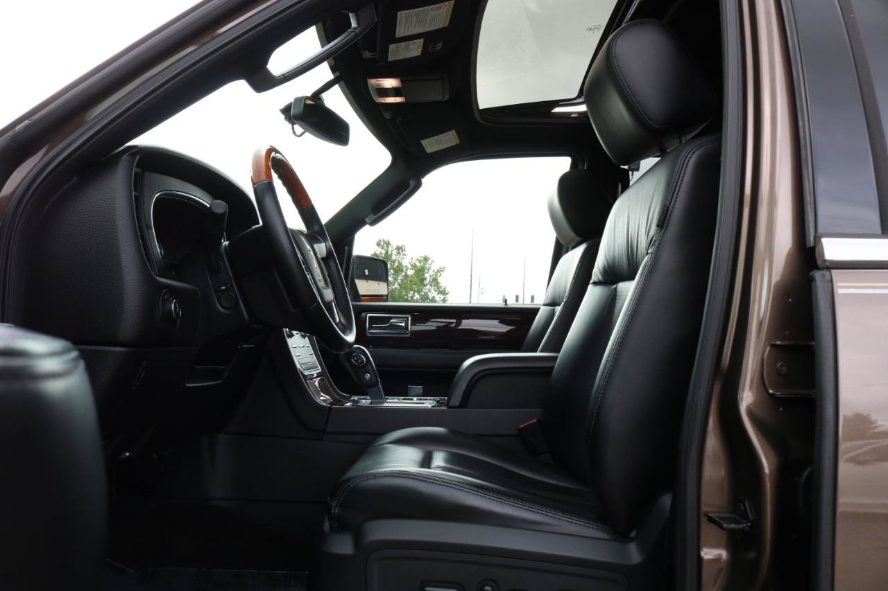 Used 2017 Lincoln Navigator Select AWD/4WD image 20