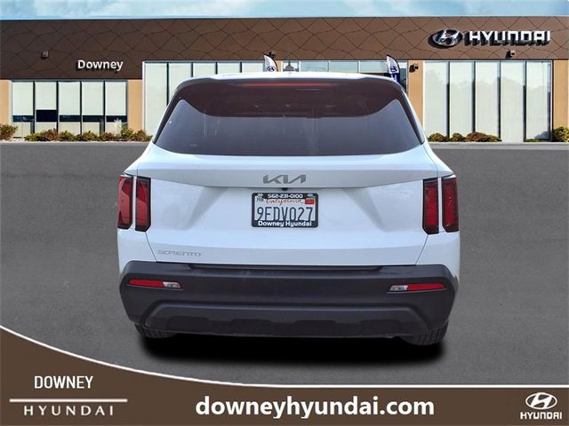 Used 2023 Kia Sorento LX image 5