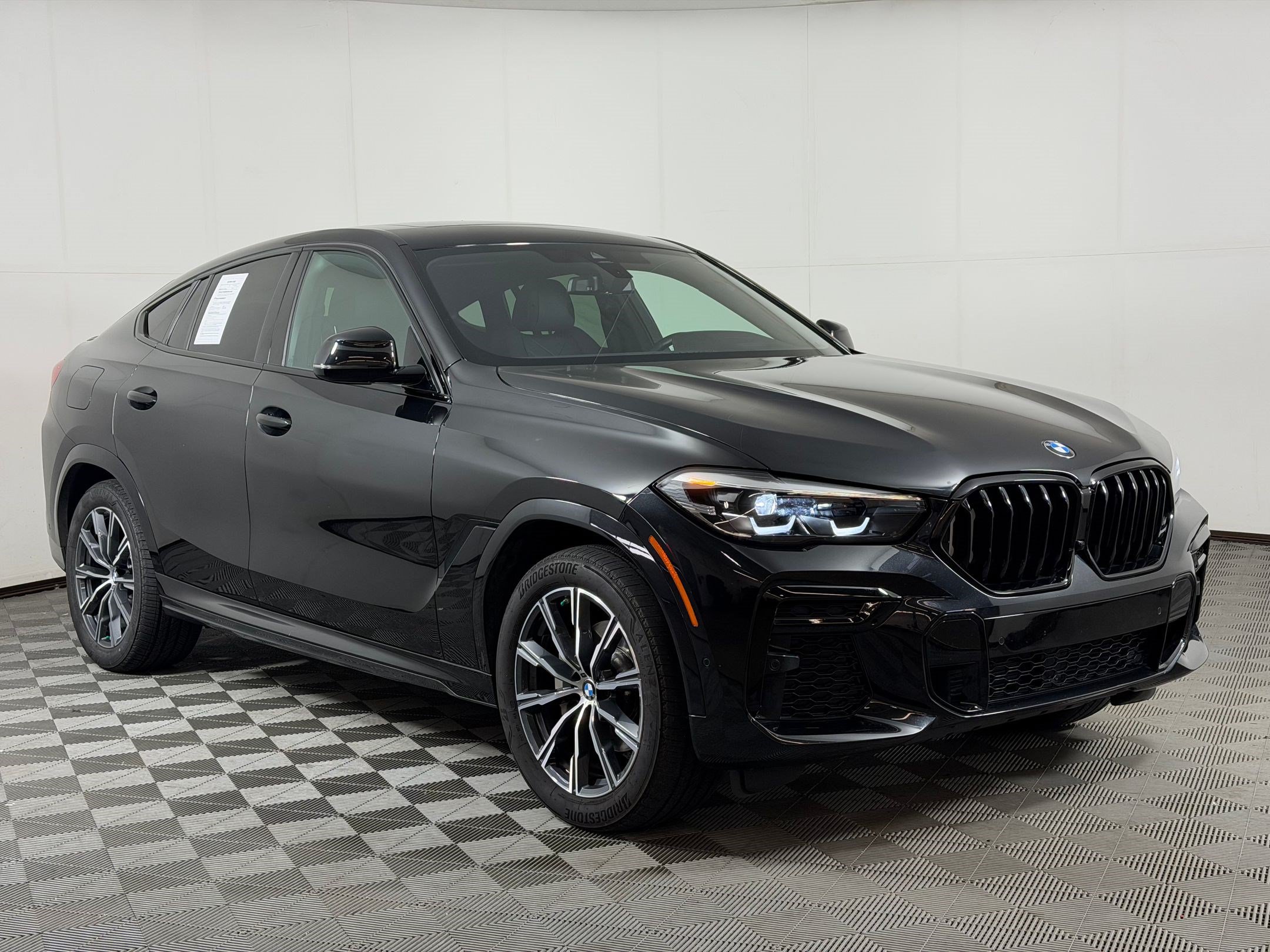 Used 2023 BMW X6 xDrive40i w/ M Sport Package AWD/4WD image 7