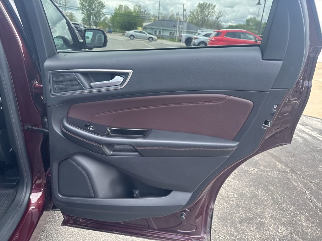 Used 2020 Ford Edge Titanium w/ Equipment Group 301A AWD/4WD image 39
