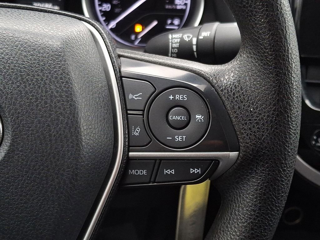 Used 2022 Toyota Camry LE image 21
