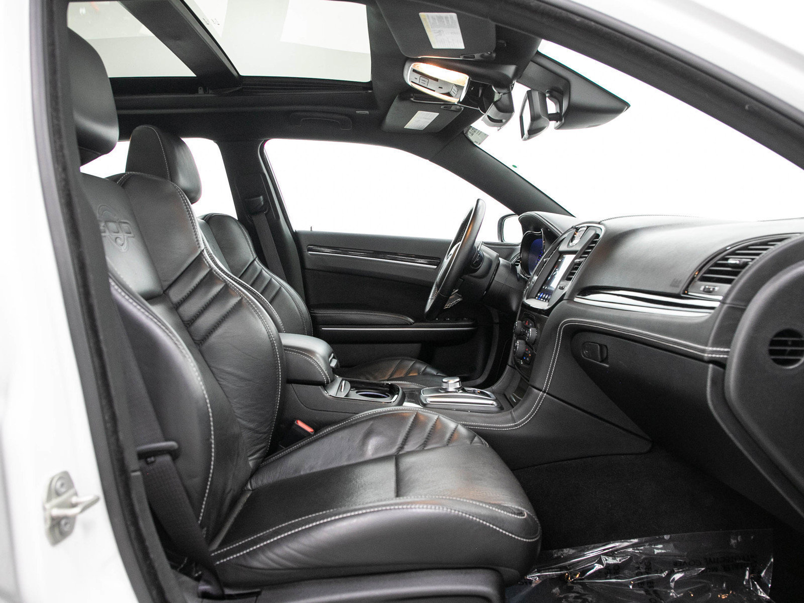 Used 2023 Chrysler 300 C RWD image 12