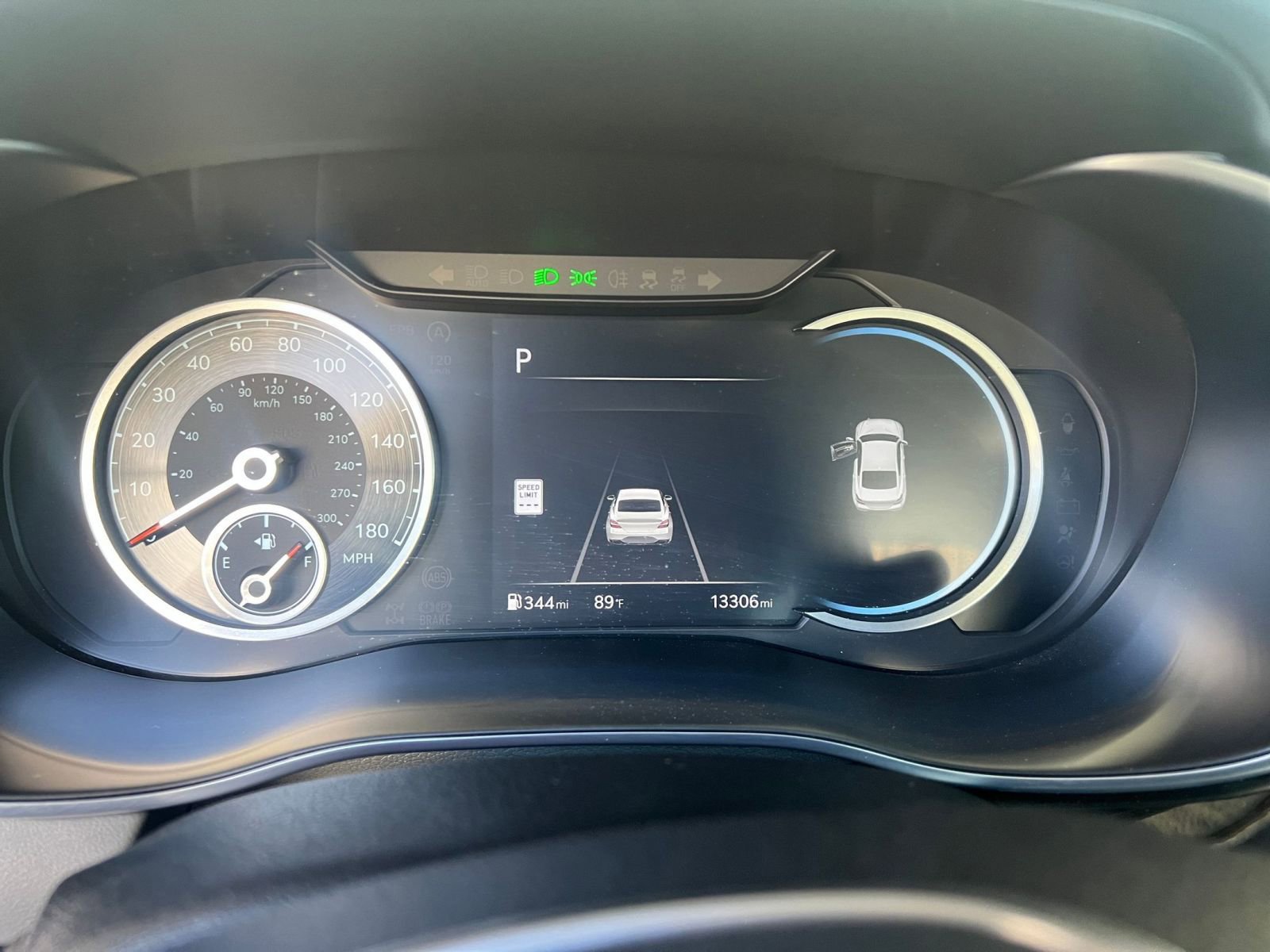 Used 2025 Genesis G70 2.5T image 40