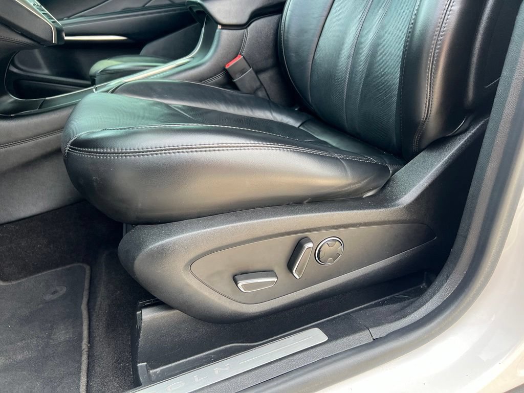 Used 2019 Lincoln MKC Reserve w/ MKC Technology Package FWD image 14