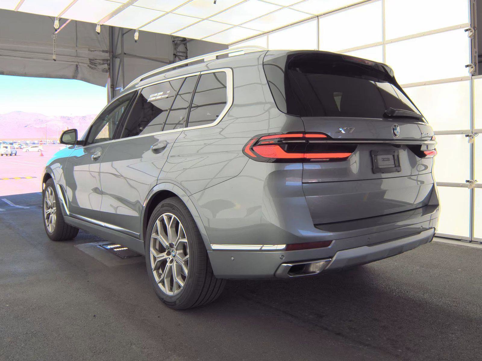 Used 2025 BMW X7 xDrive40i image 5