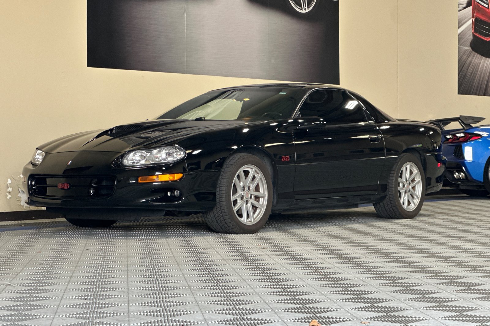 Used 2002 Chevrolet Camaro Z28 w/ SS Performance/Appearance Pkg RWD image 8