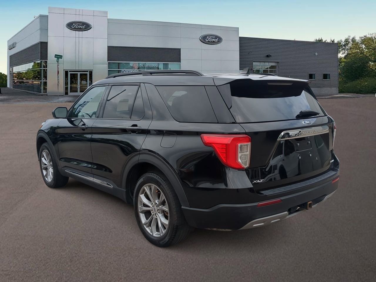 Certified 2022 Ford Explorer XLT w/ Equipment Group 202A image 8