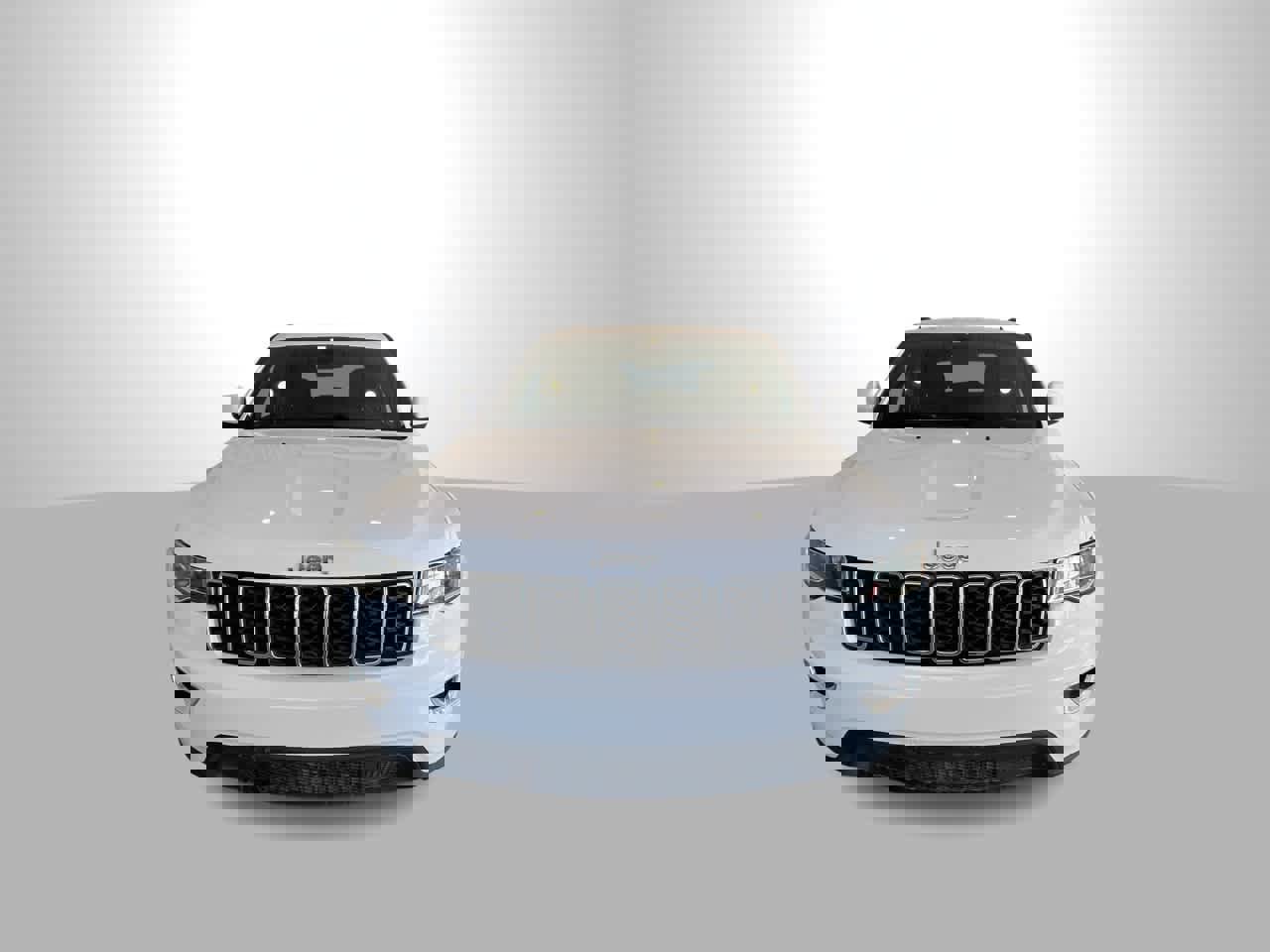 Used 2020 Jeep Grand Cherokee Laredo image 3