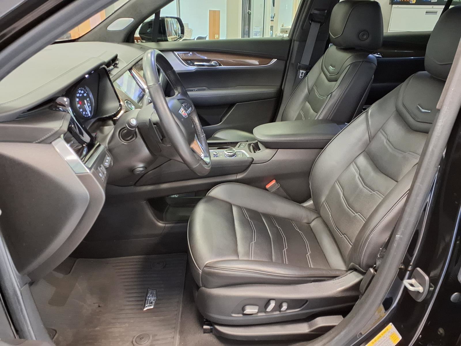 Used 2020 Cadillac XT6 Premium Luxury w/ Platinum Package FWD image 22
