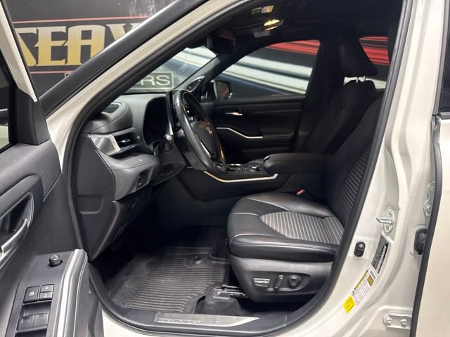 Used 2021 Toyota Highlander XSE AWD/4WD image 4