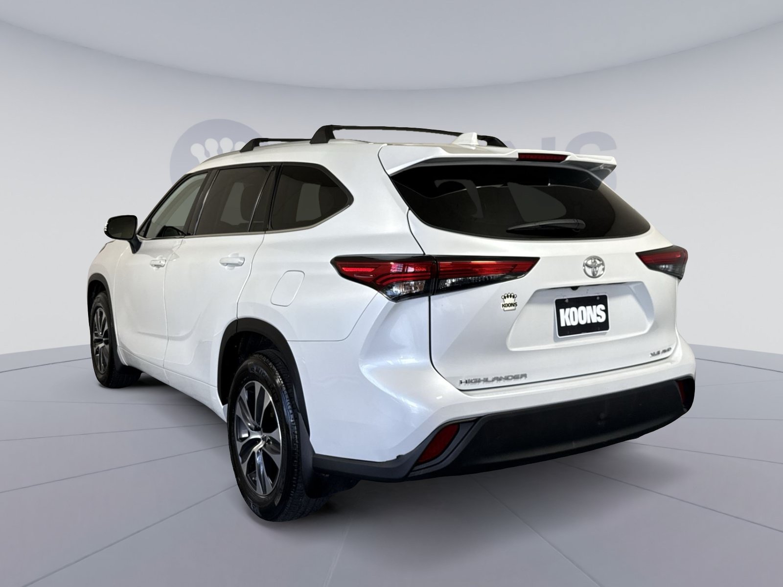 Used 2022 Toyota Highlander XLE AWD/4WD image 4