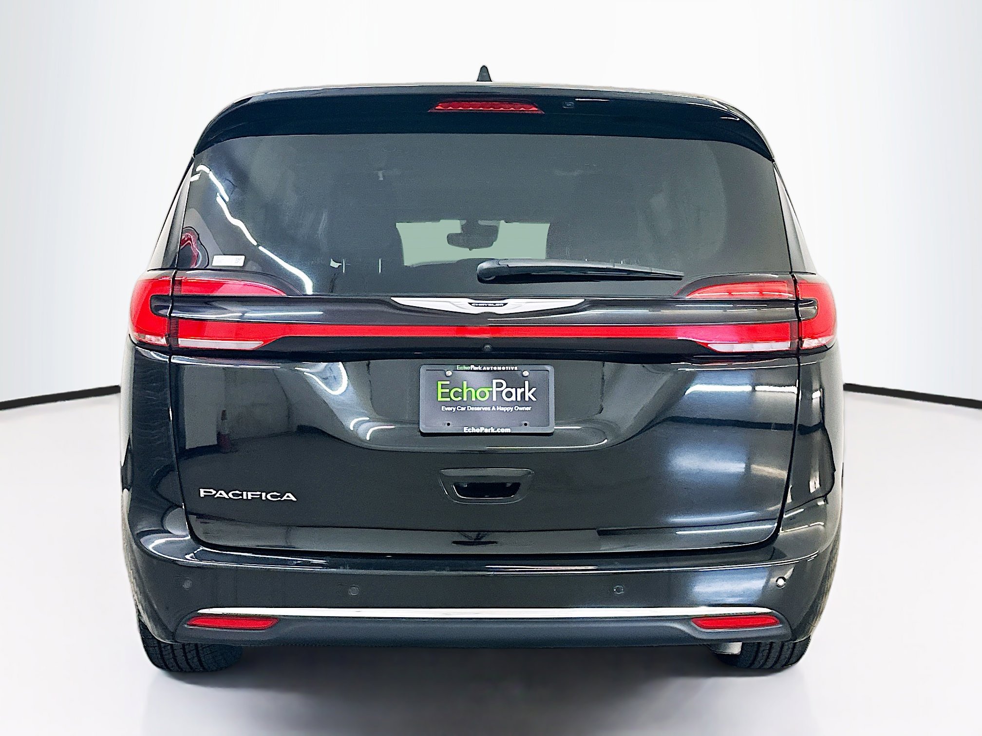 Used 2024 Chrysler Pacifica Touring-L FWD image 7