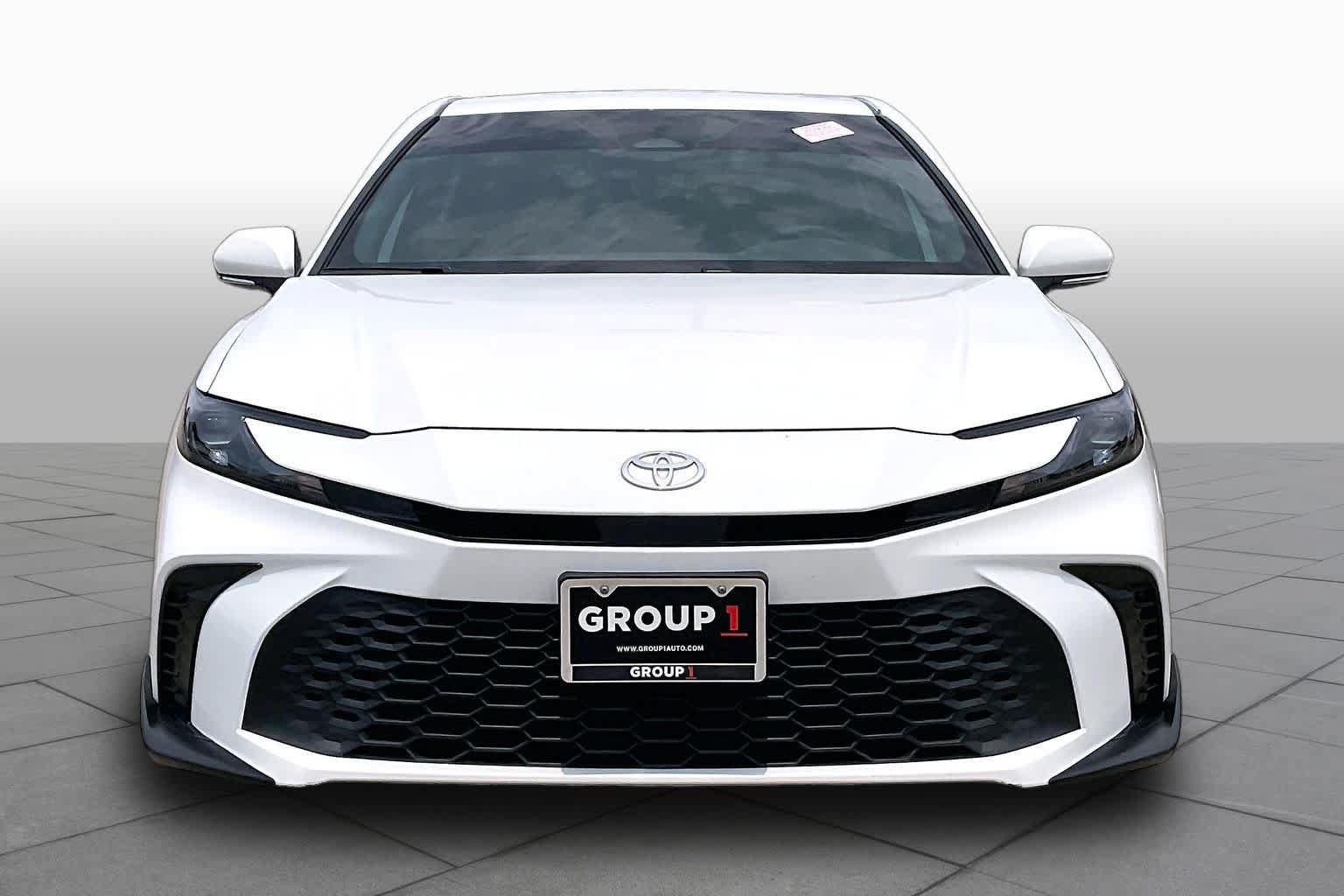 Used 2025 Toyota Camry SE FWD image 4