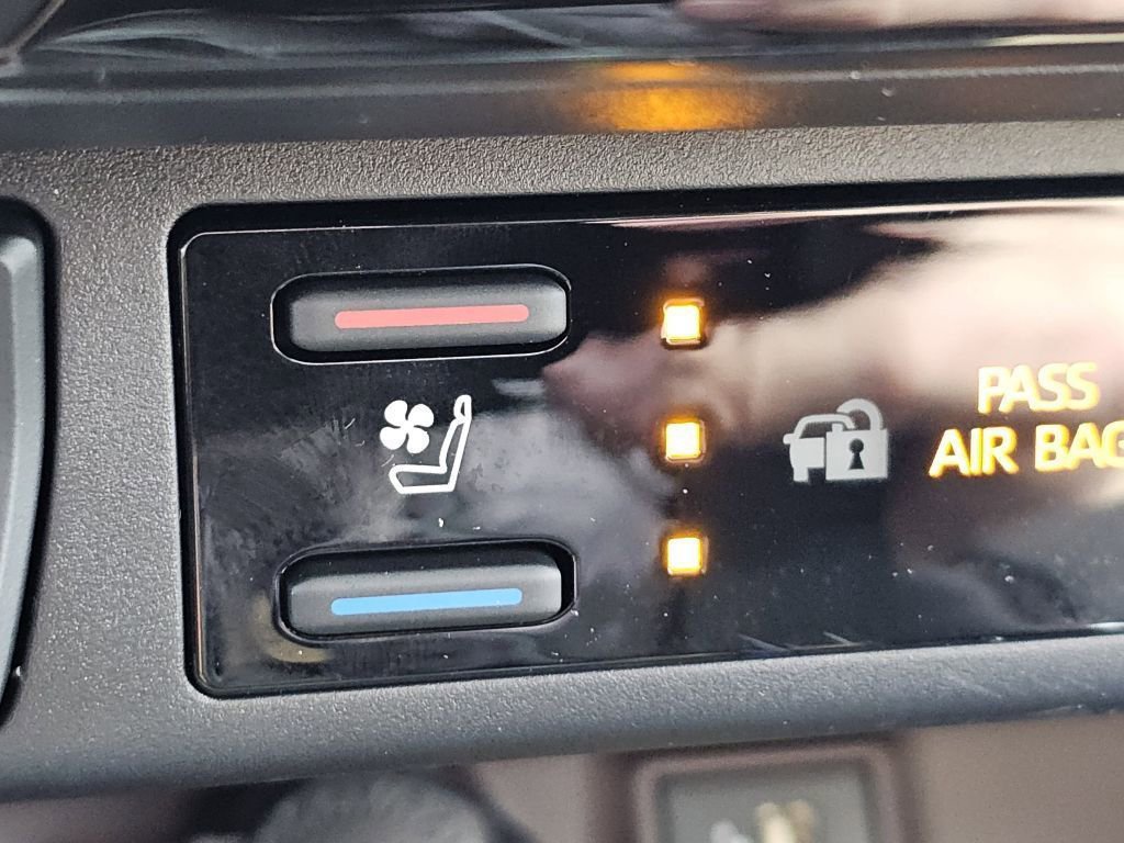 Used 2025 Toyota RAV4 Limited w/ Advanced Technology Package image 15