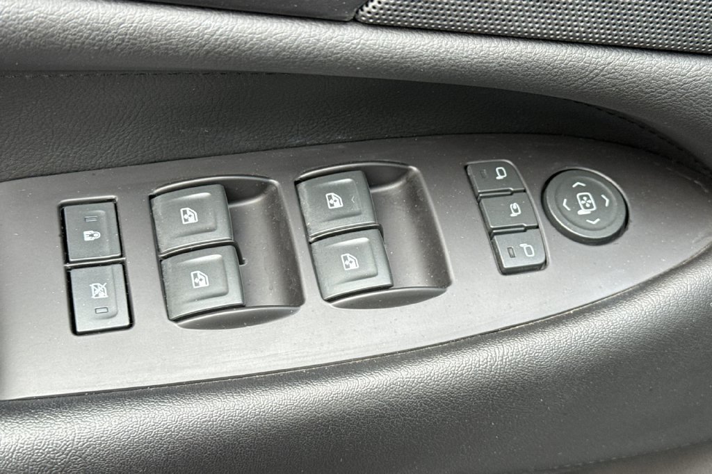 Used 2019 Cadillac Escalade Premium Luxury RWD image 15