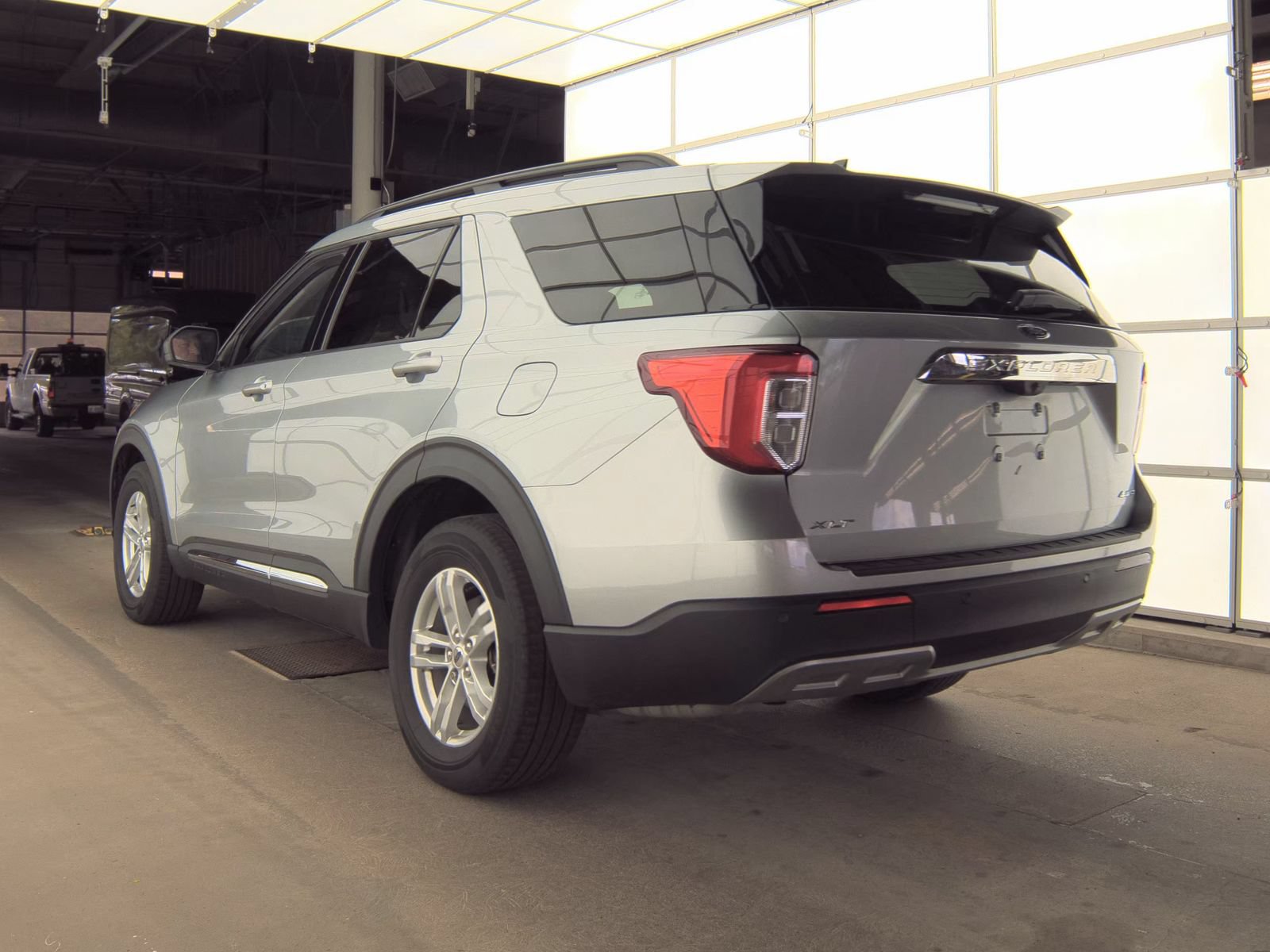 Used 2024 Ford Explorer XLT w/ Equipment Group 202A AWD/4WD image 19