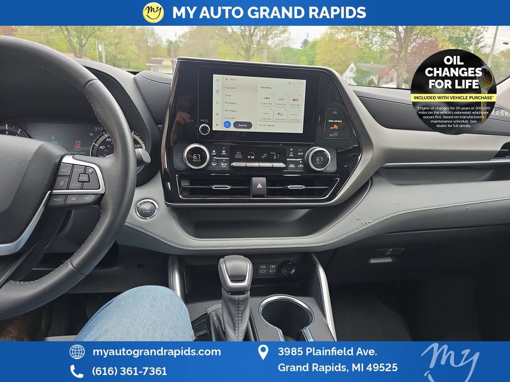 Used 2023 Toyota Highlander LE AWD/4WD image 19