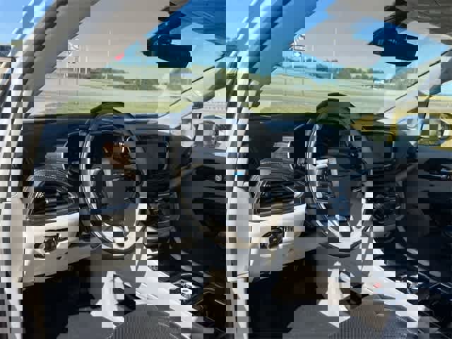 Used 2021 Chrysler Pacifica Limited w/ Uconnect Theater Family Group image 15