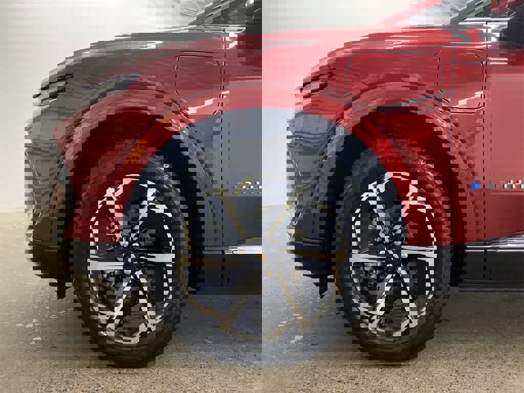 Used 2025 Chevrolet Equinox EV LT w/ Convenience Package image 11