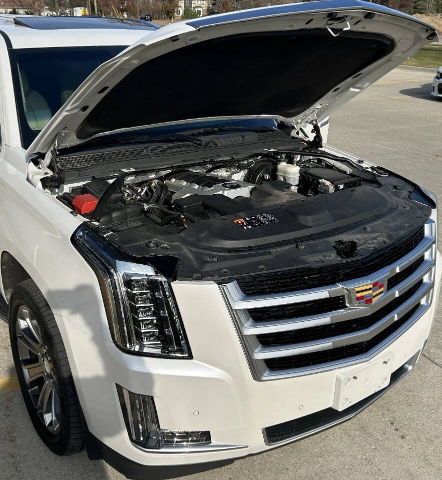 Used 2016 Cadillac Escalade ESV Luxury image 44