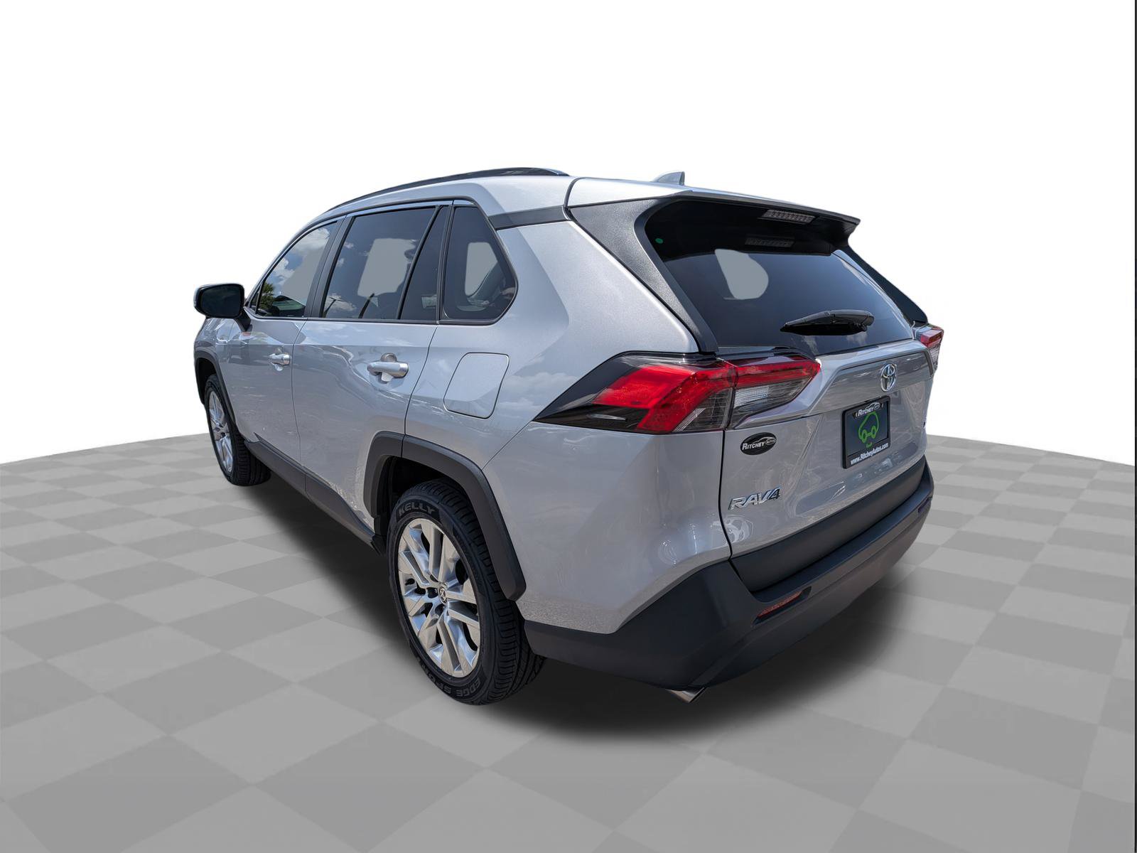 Used 2021 Toyota RAV4 XLE Premium FWD image 6