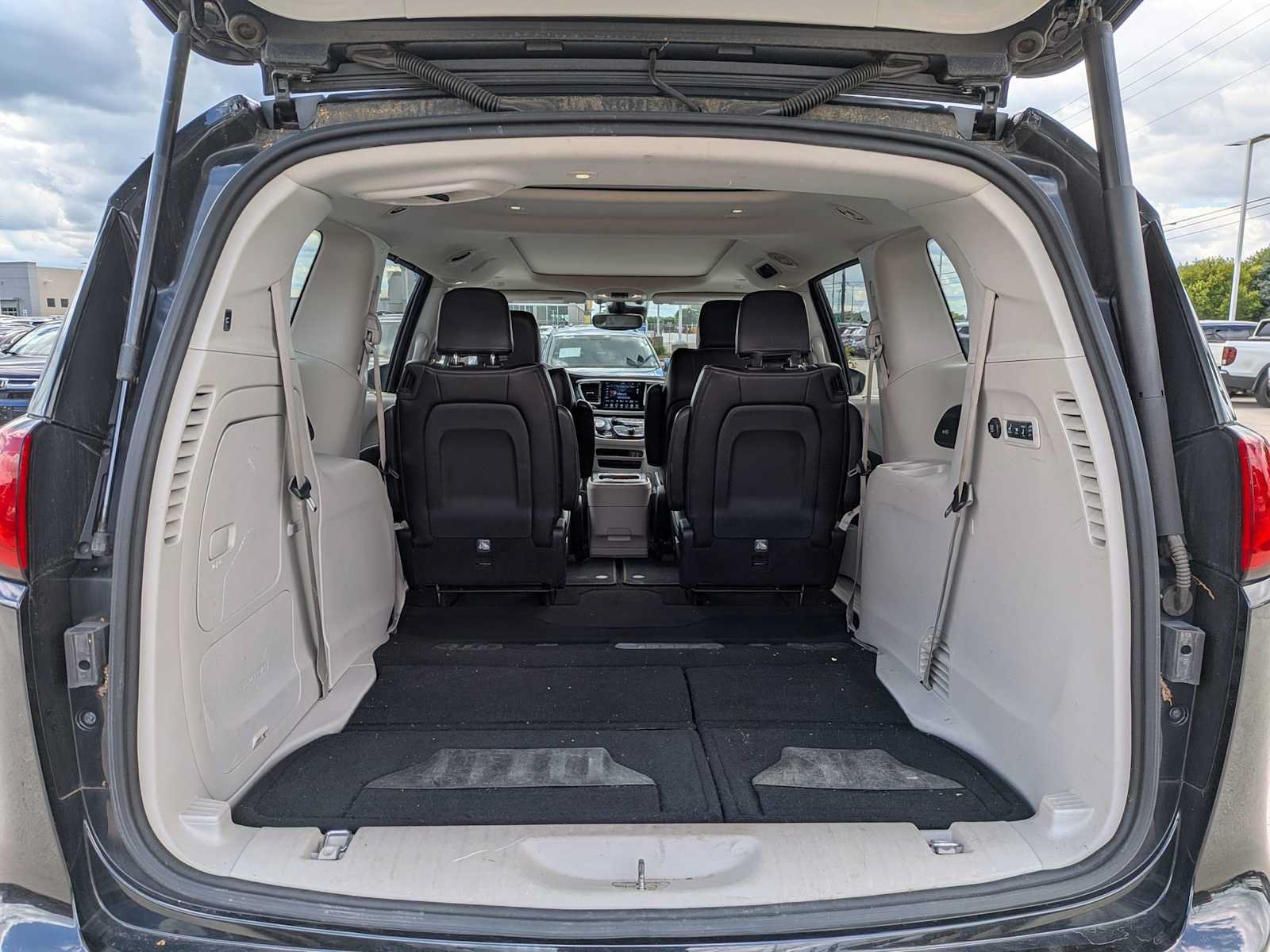 Certified 2018 Chrysler Pacifica Touring-L FWD image 34