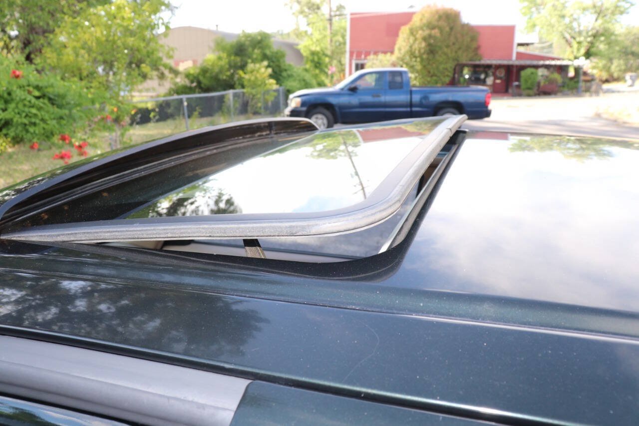 Used 1997 Nissan Maxima GXE FWD image 25