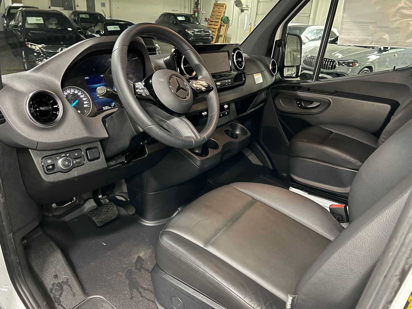 New 2025 Mercedes-Benz eSprinter 144 Cargo image 24
