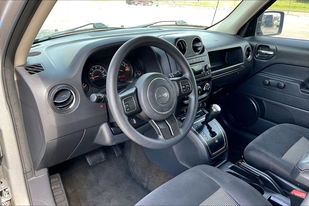 Used 2016 Jeep Patriot Sport FWD image 13