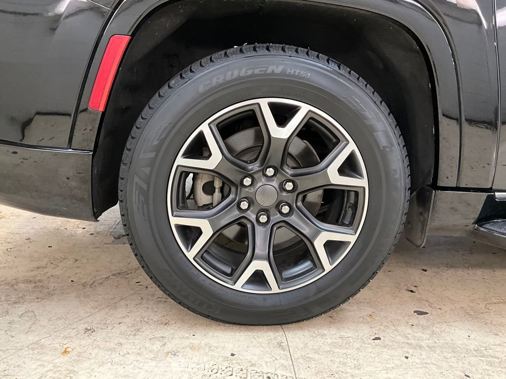 Used 2024 Jeep Wagoneer L Series III w/ Flexible Seating Group image 15