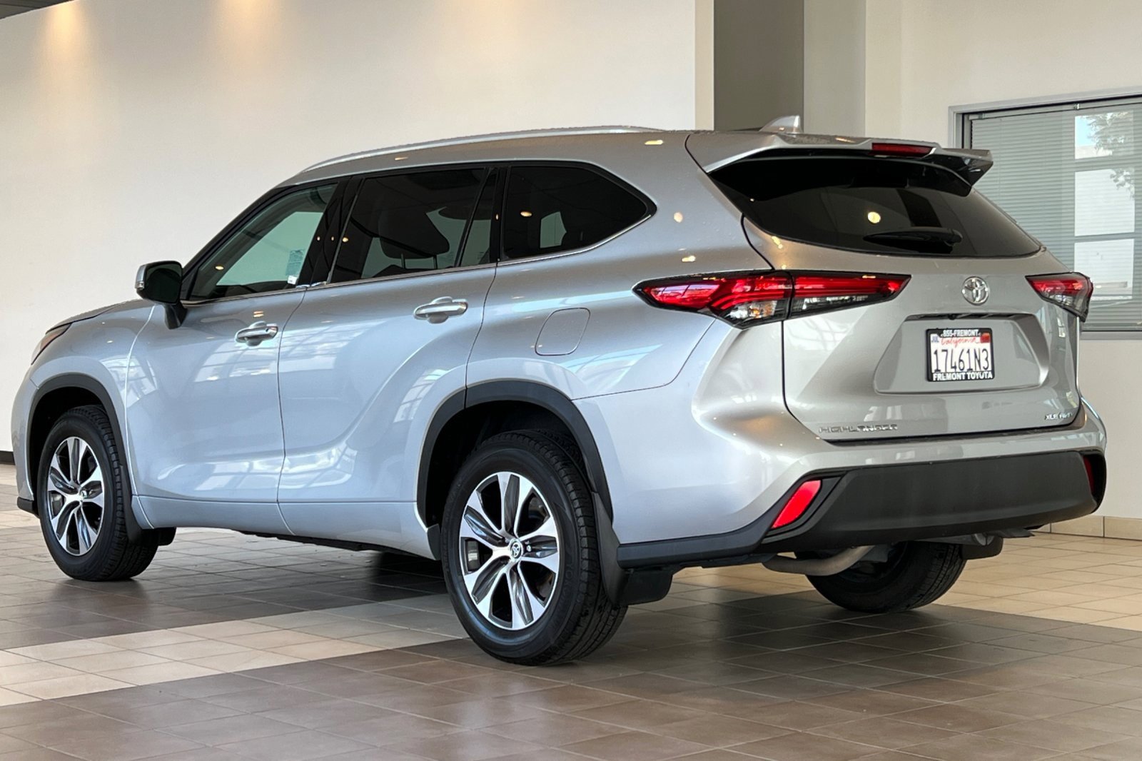 Certified 2022 Toyota Highlander XLE image 6