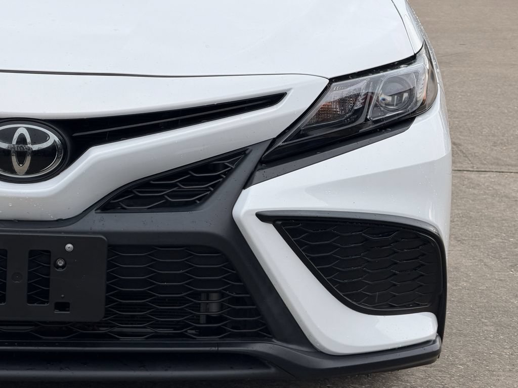 Used 2024 Toyota Camry SE FWD image 4