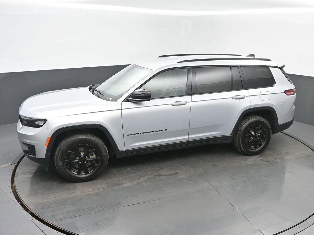 Used 2024 Jeep Grand Cherokee L Laredo AWD/4WD image 41