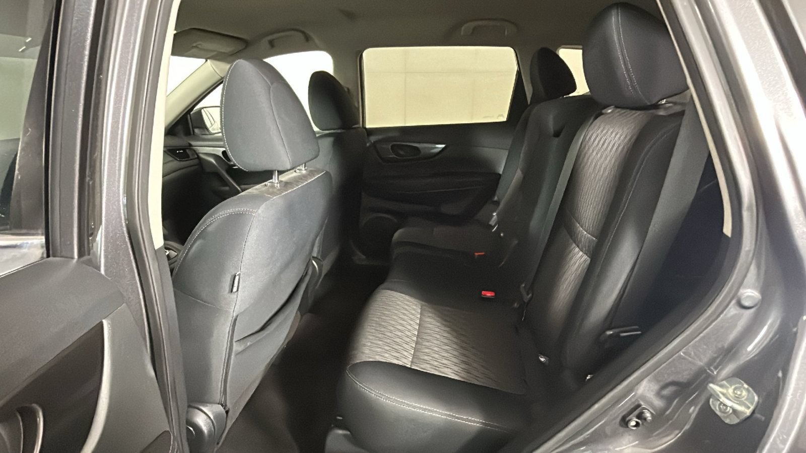 Used 2019 Nissan Rogue S FWD image 29